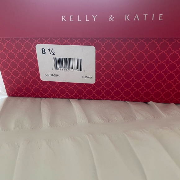 Kelly & Katie size 8.5 nude kitten heels - Picture 2 of 6